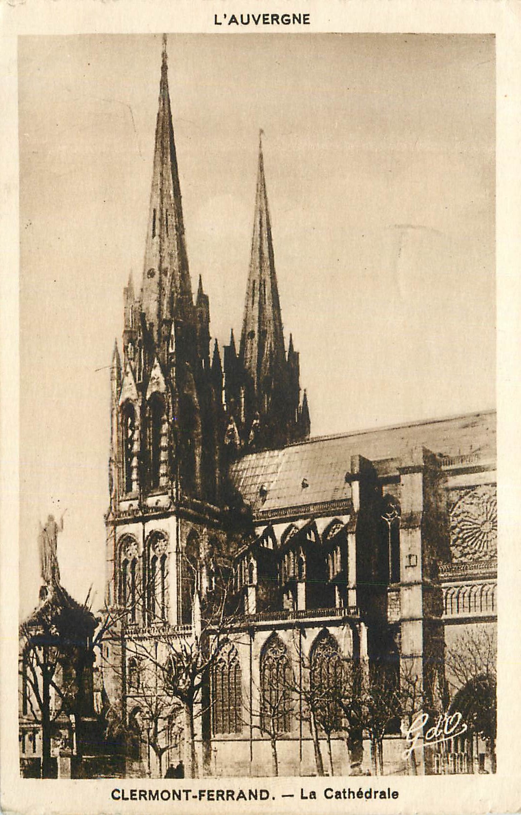 CPA L'auvergne Clermont Ferrand La Cathedrale