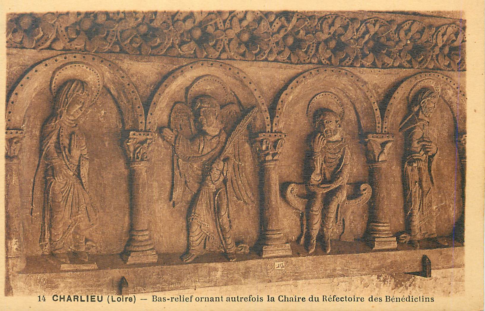 CPA Charlieu (Loire) Bas relief ornant autrefois la Chaire du Refectoire des Benediclins