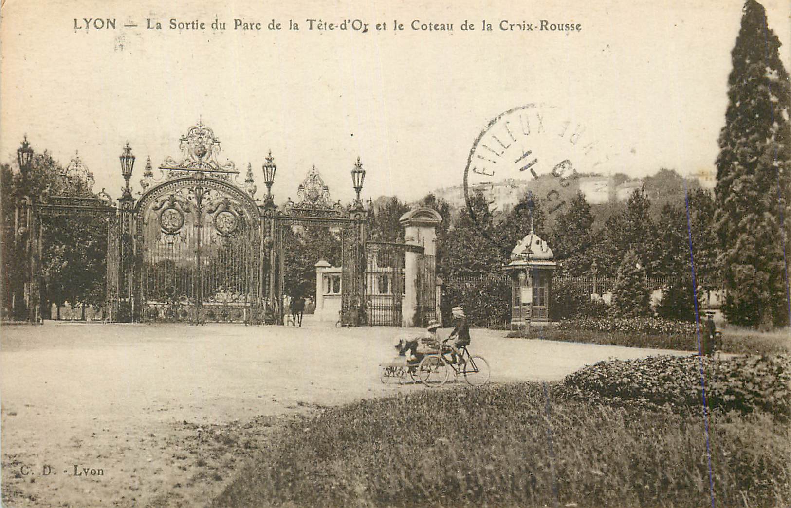 LYON — La Sortie du Parc de la Tête-d'Or et le Coteau de la Croix-Rousse — C. D. Lyon