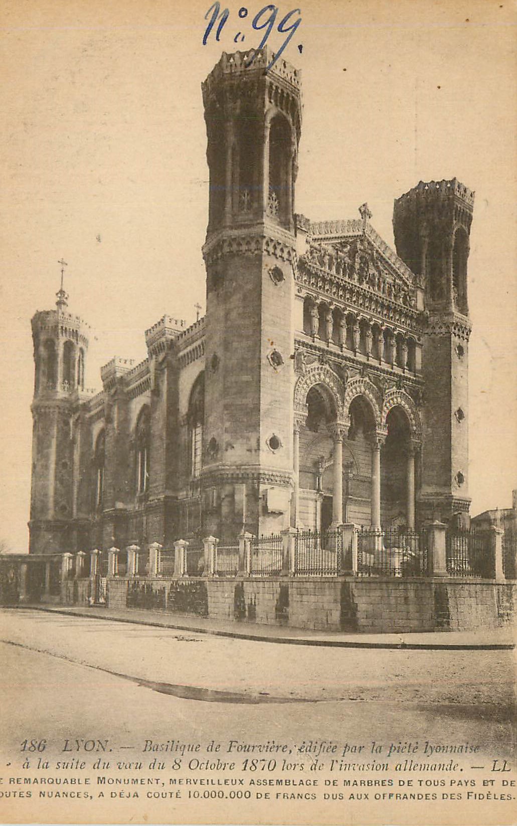 CPA Lyon Basilique de Fourviere edifiee par la piete lyonnaise a la suite du voeu du 8 Octobre 1870 loes de l'invasion a