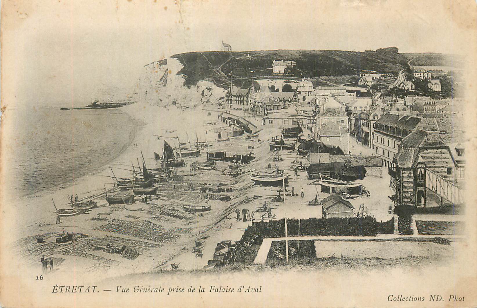 CPA Etretat Vue Generale prise de la Falaise d'Aval