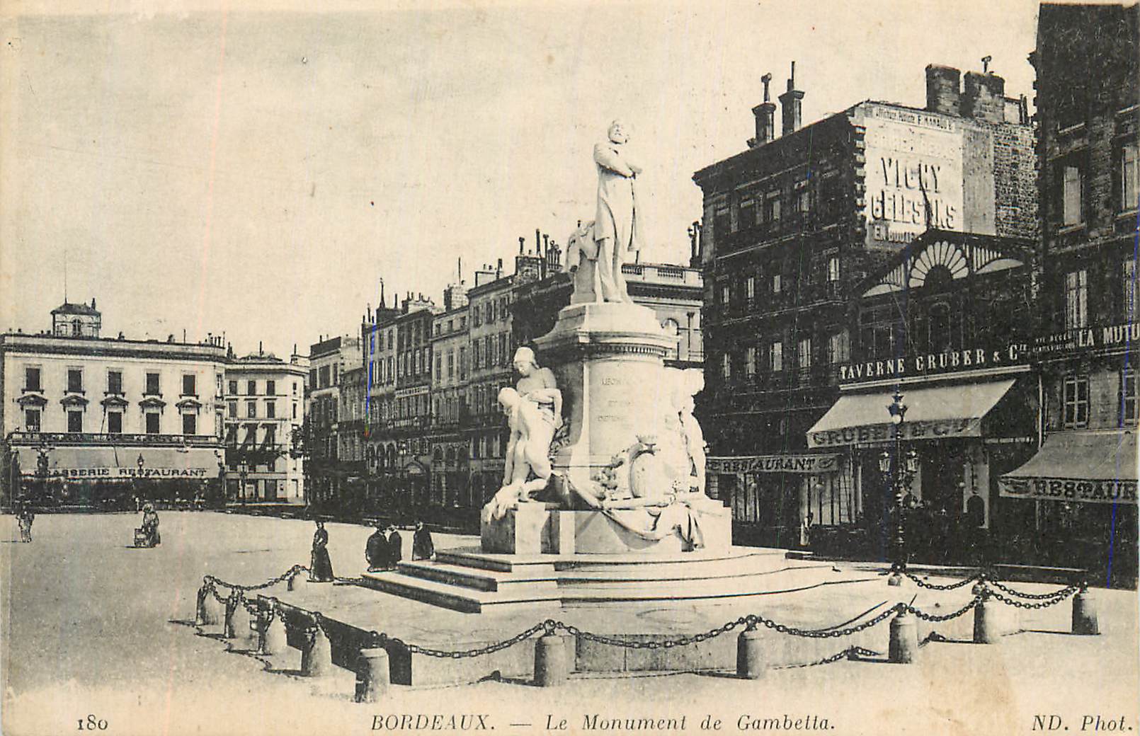 CPA Bordeaux Le Monument de Gambella