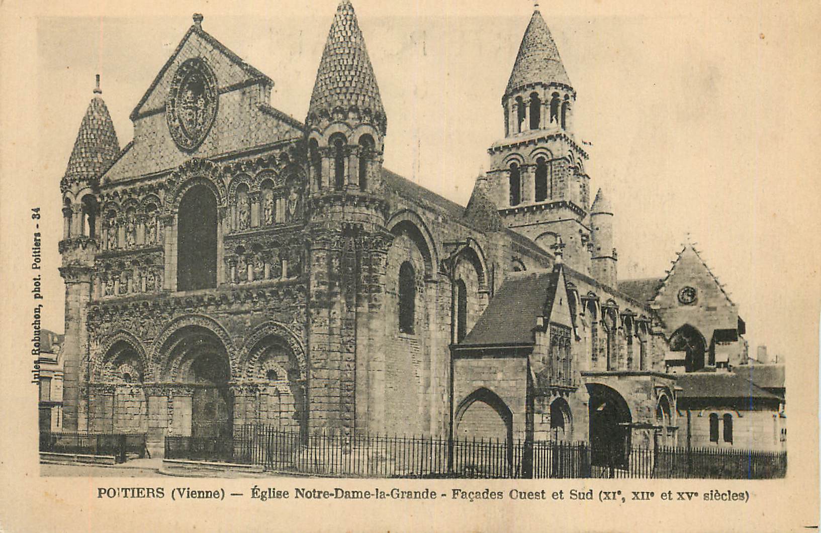 CPA Poitiers (Vienne) Eglise Notre Dames la Grande Facade Ouest et Sud (XIe XIIe et XVe siecles)