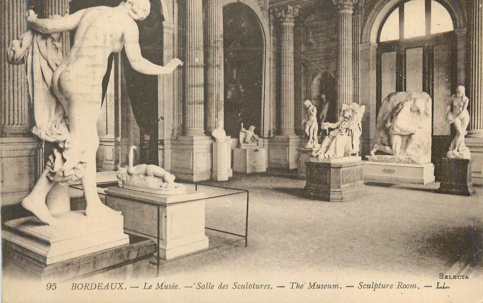 CPA Bordeaux Le Musee Salle des sculptures