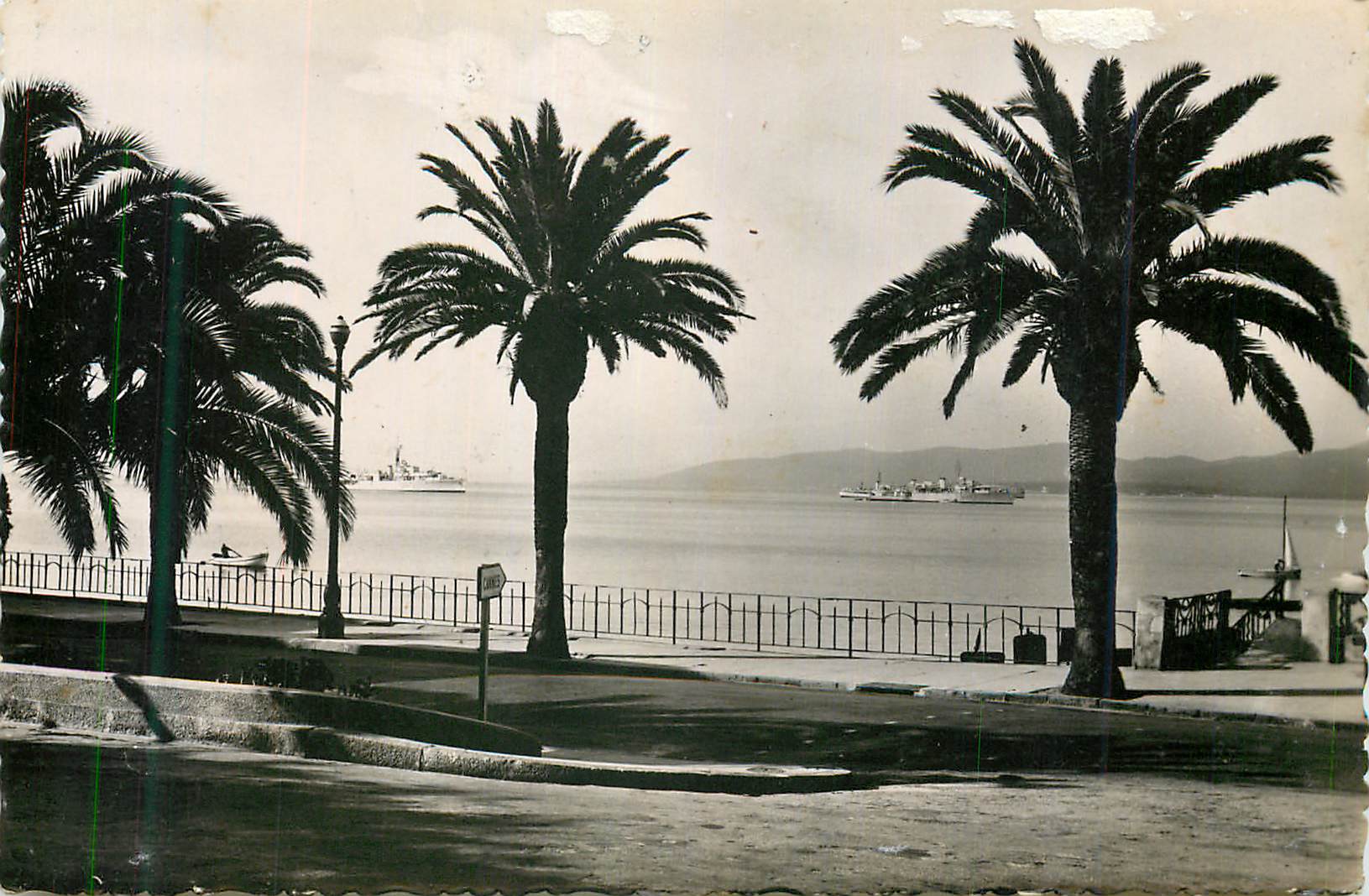 CPM Saint Raphael (Var) L'Escadre vue du Bd Felix Martin Bateau