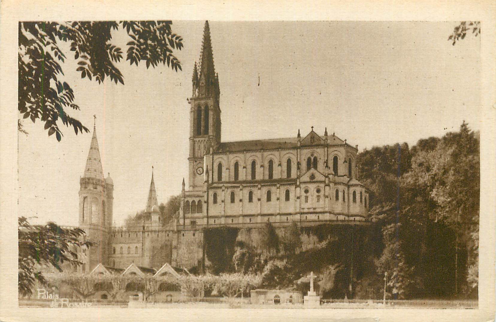 CPA Lourdes La Grotte et la Basilique