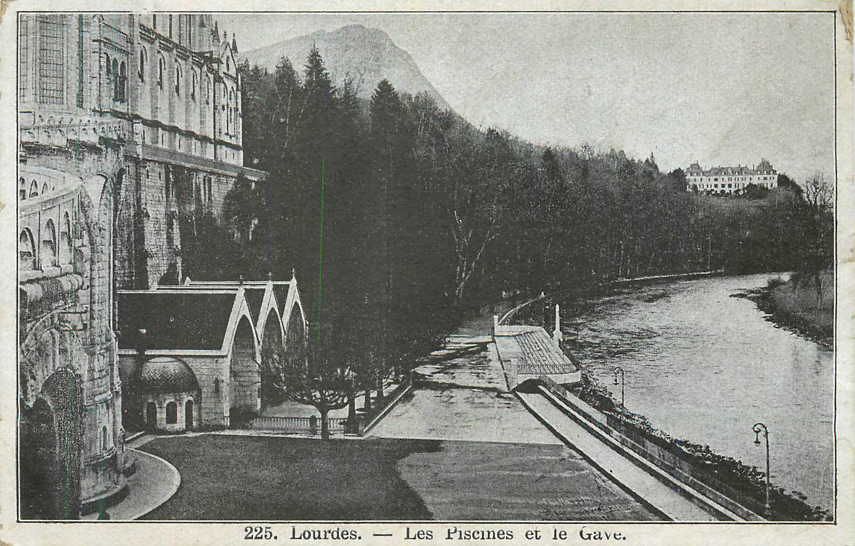 CPA Lourdes Les Piscines et le Gave