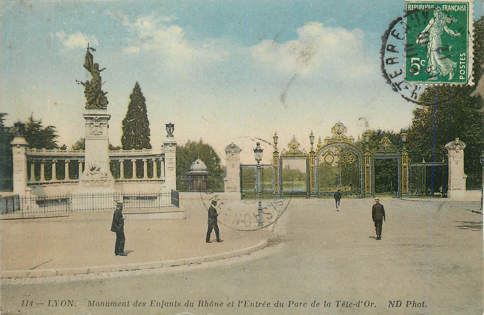CPA Lyon Monument des Enfants de Rhone et l'Entree du Parc de la Tete d'Or
