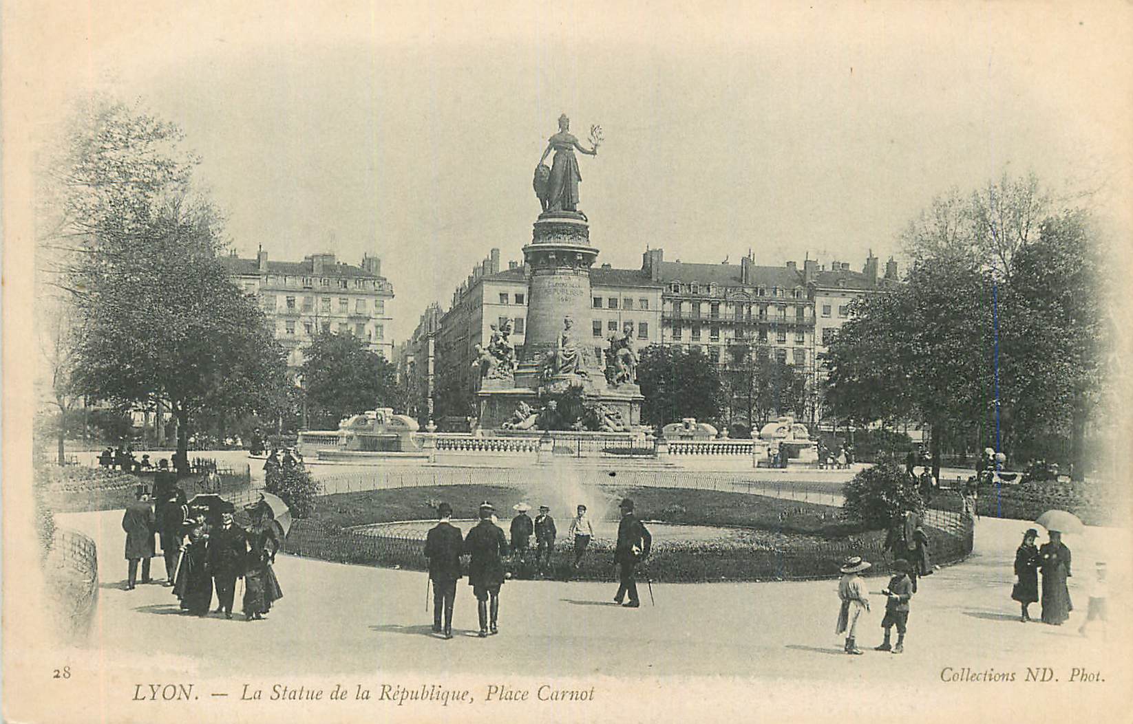LYON — La Statue de la République, Place Carnot — Collections ND. Phot.