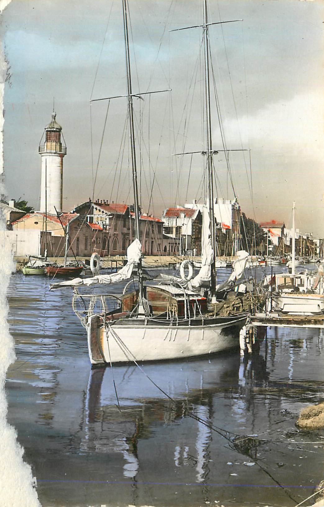 CPM Le Grau du Roi (Gard) Rive droite Bateaux
