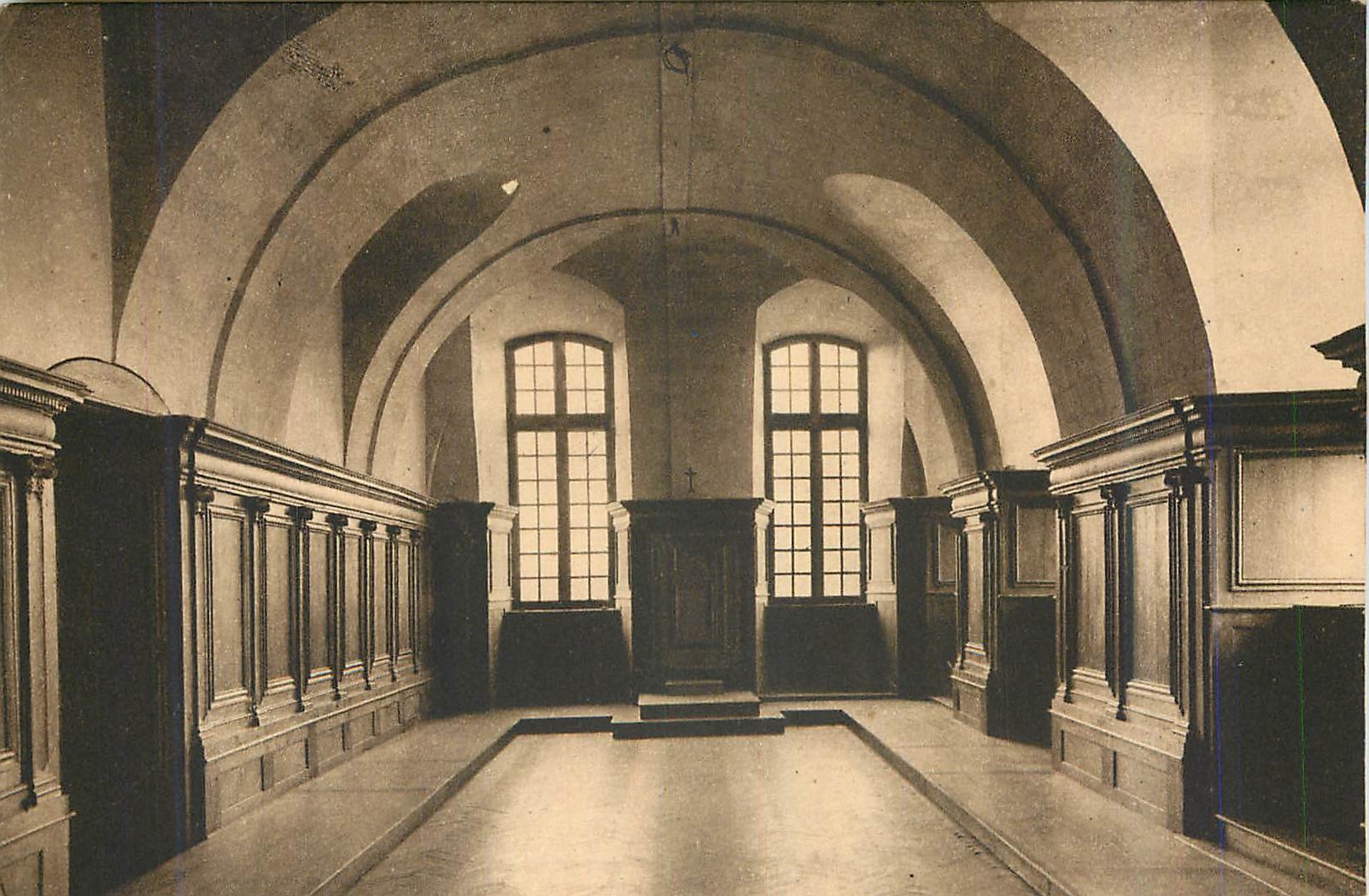 CPA Le Chapitre de l'Abbaye St Pierre de Solesmes Sarthe 1722