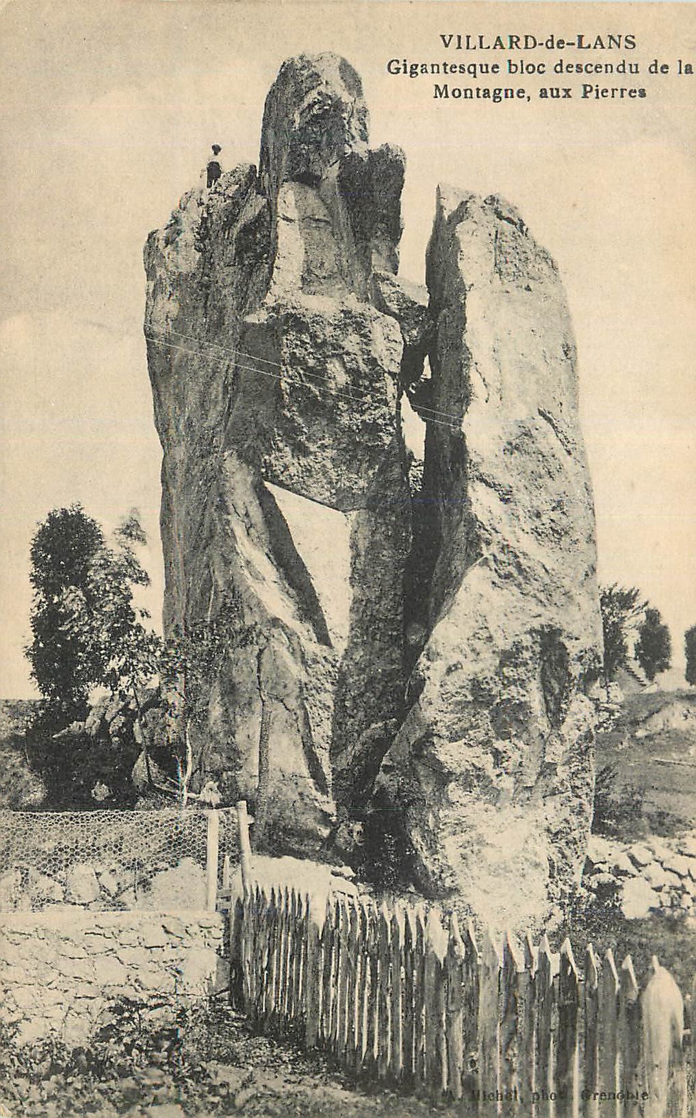 CPA Villard de Lans Gigantesque bloc descendu de la Montagne aux Pierres