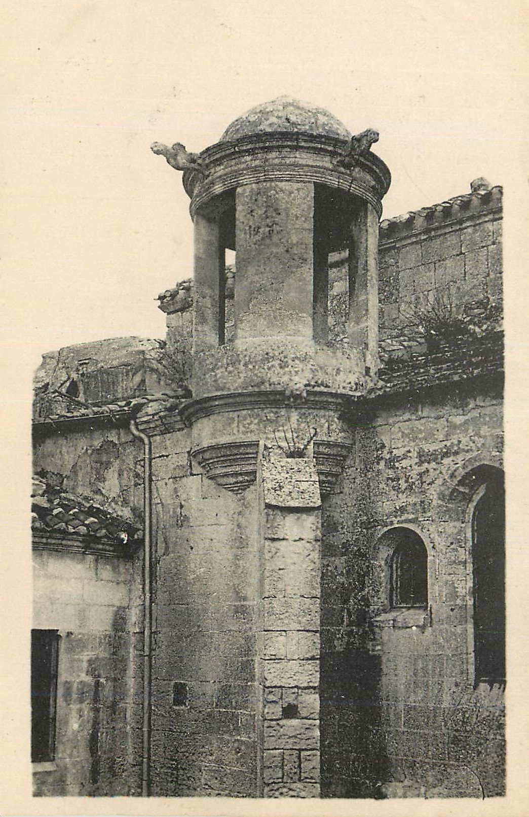 CPA Les Baux La Lanterne des Morts
