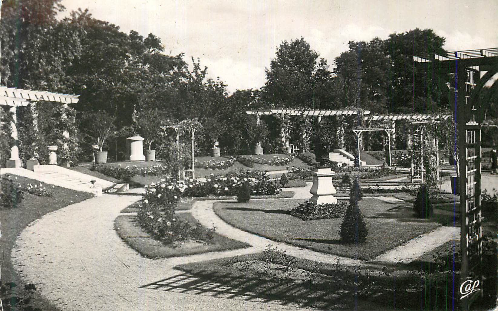 CPM Clermont Ferrand Jardin des Plantes La Roserate
