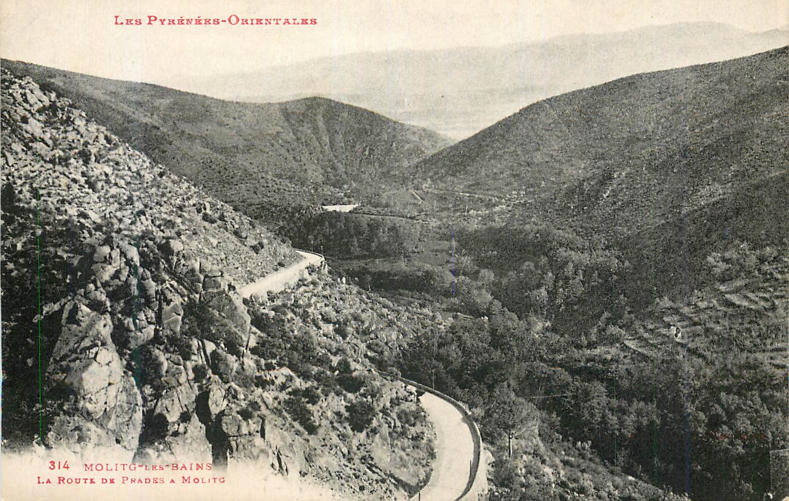 CPA Les Pyrenees Orientales Molitg Les Bains La Route de Prades a Molitg
