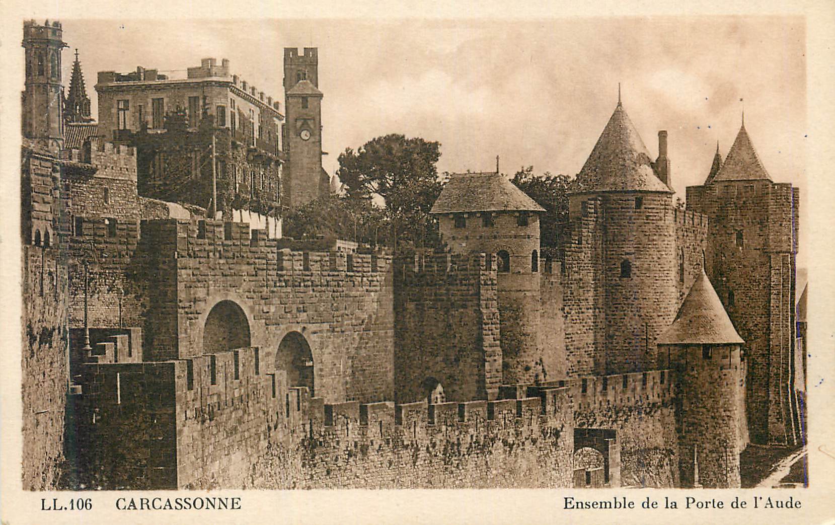 CPA Carcassonne Ensemble de la Porte de l'Aude