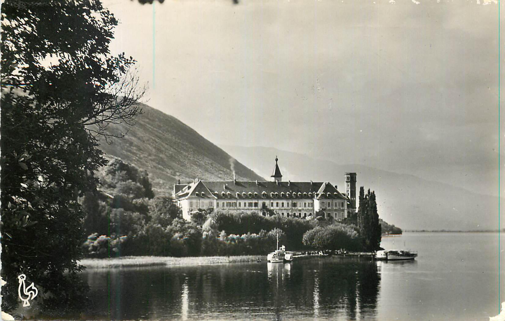 CPM Aix les Bains (Savoie) L'Abbaye d'Hautecombe et le Lac du Bourget