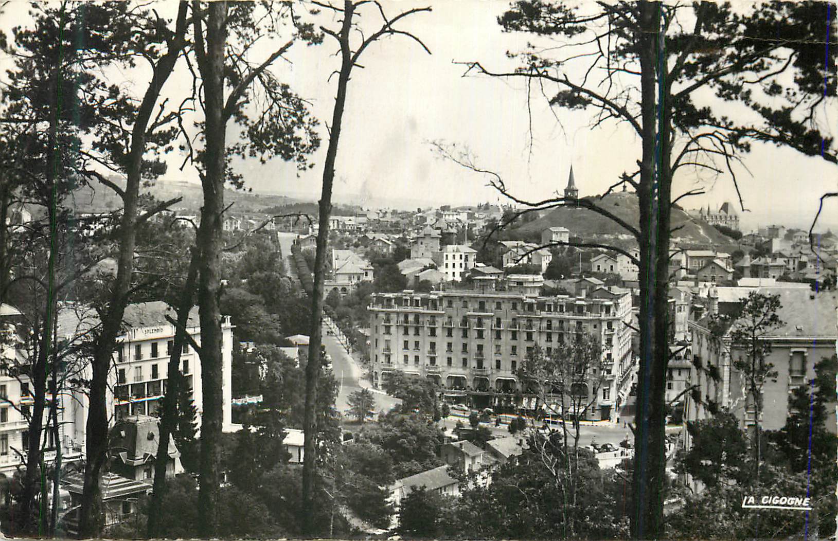 CPM Chatelguyon (P de D) Station thermale et touristique vue generale et Calvaire