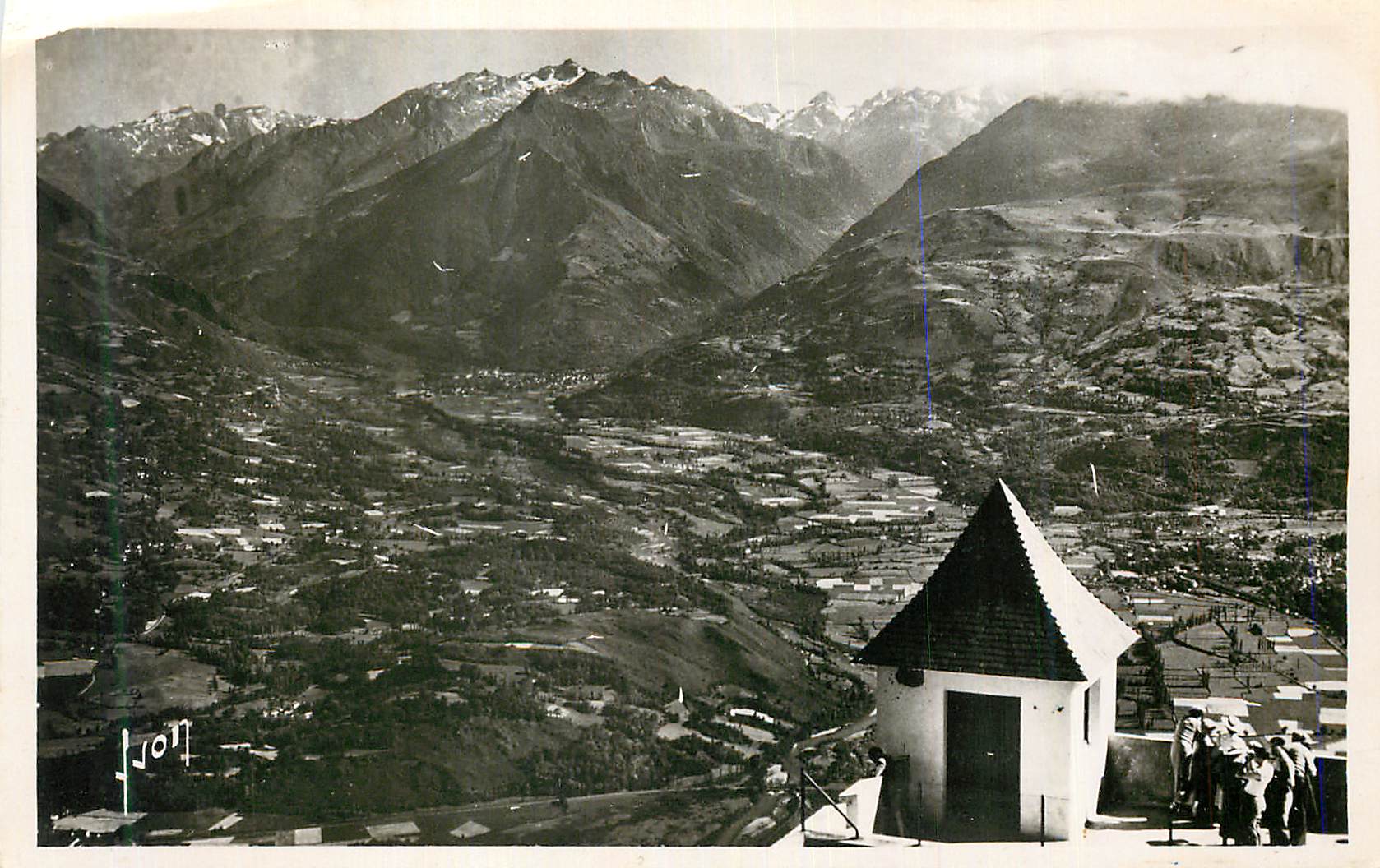 CPM Lourdes (Htes Pyrenees) Du Pibeste vue sur la Chaine des Pyrenees et les Vallees de Gavarnie et de Cauterets
