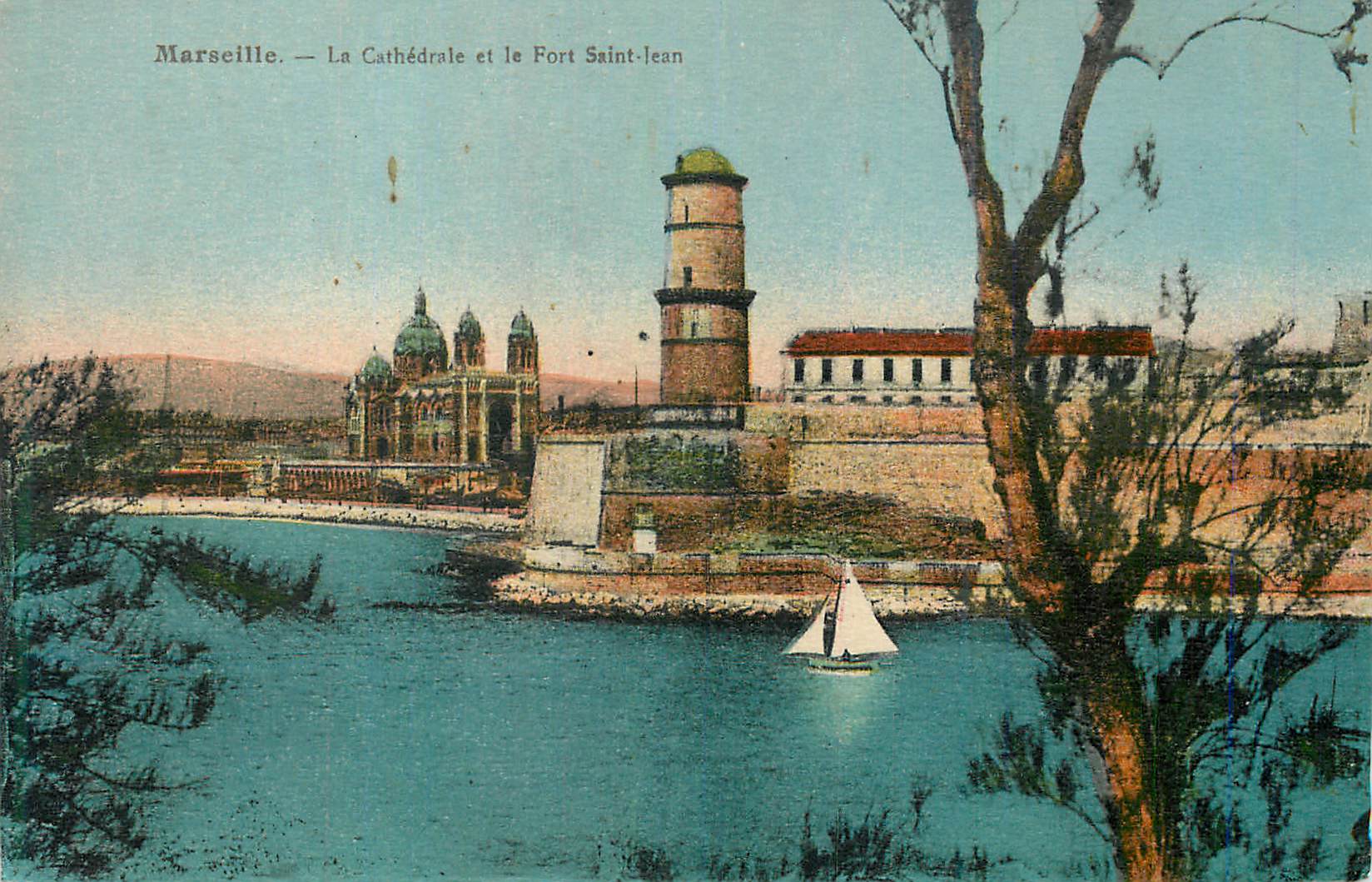 CPA Marseille Le Cathedrale et le Fort Saint Jean