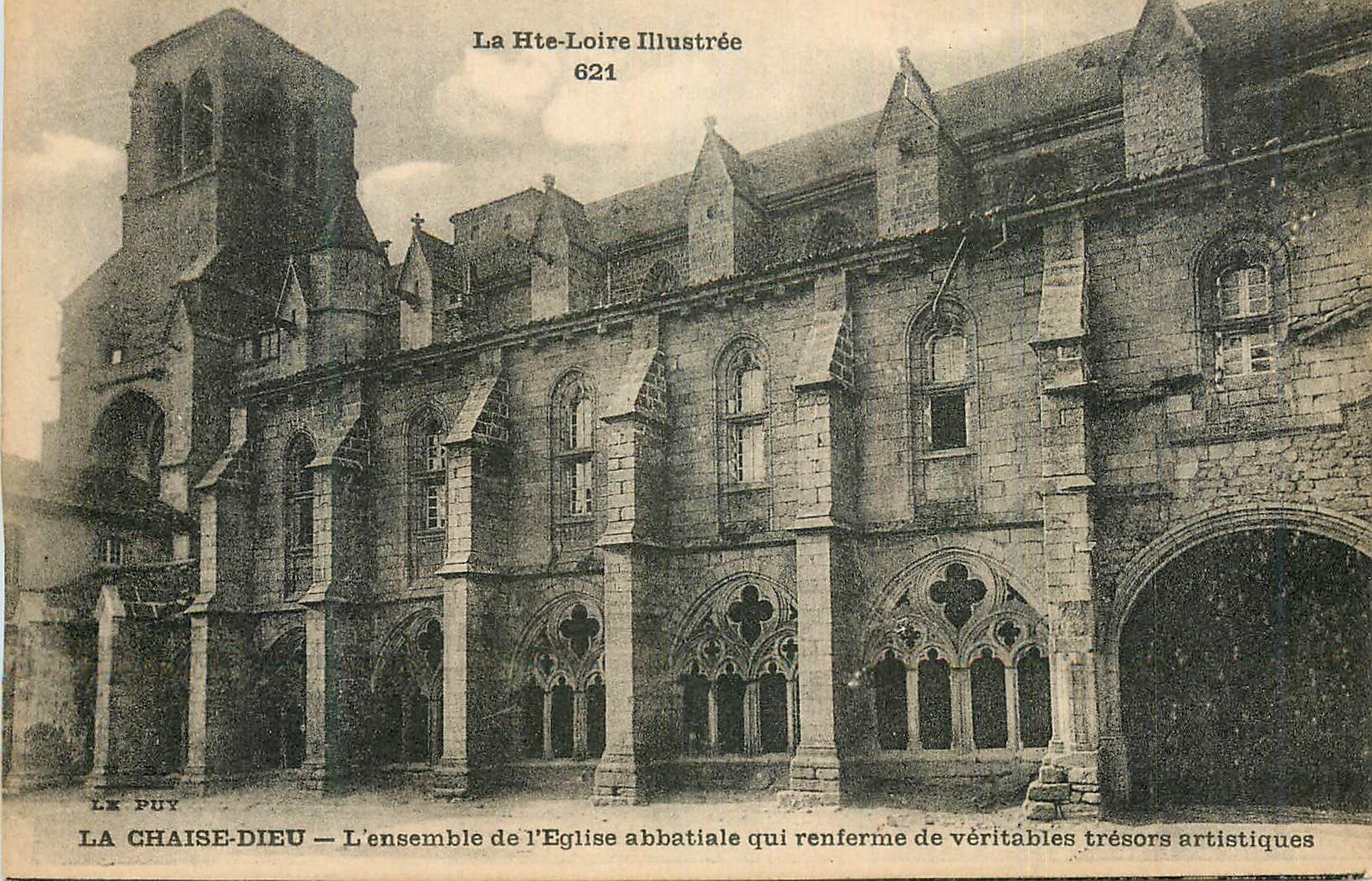 La Chaise-Dieu — L'ensemble de l'Église abbatiale qui renferme de véritables trésors artistiques — La Hte-Loire Illustrée 621