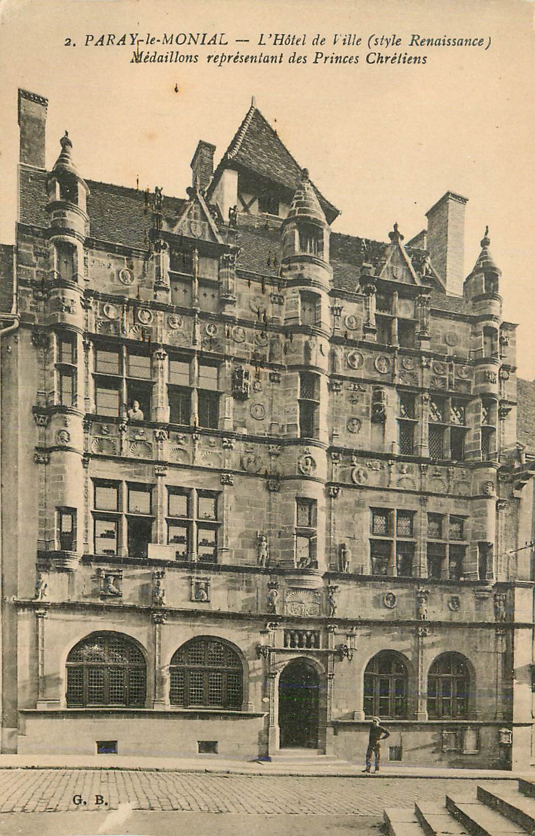 Paray-le-Monial — L'Hôtel de Ville (style Renaissance) — Médailloons représentant des Princes Chrétiens — G. B.