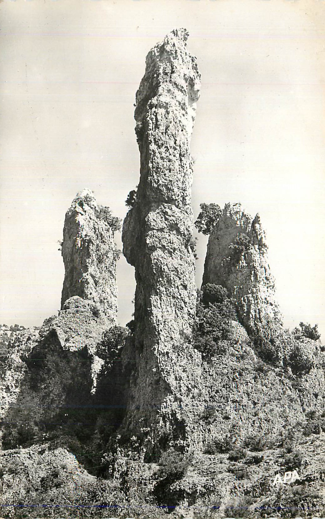 Formations rocheuses — paysage karstique — éditeur APA