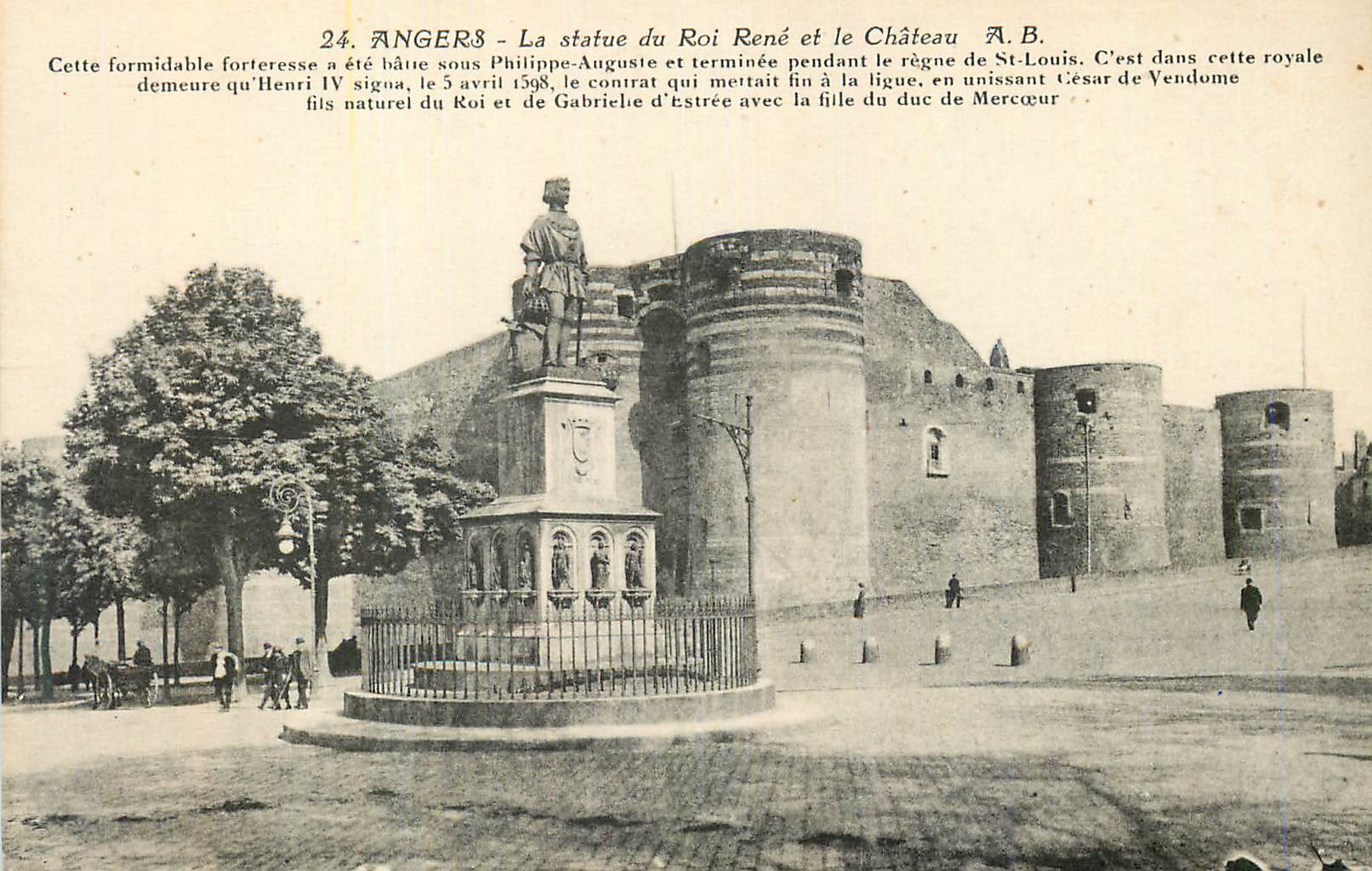 CPA Angers La Statue du Roi Rene et le Chateau AB cette formidable forteresse a ete batue sous Philippe Auguste et termi