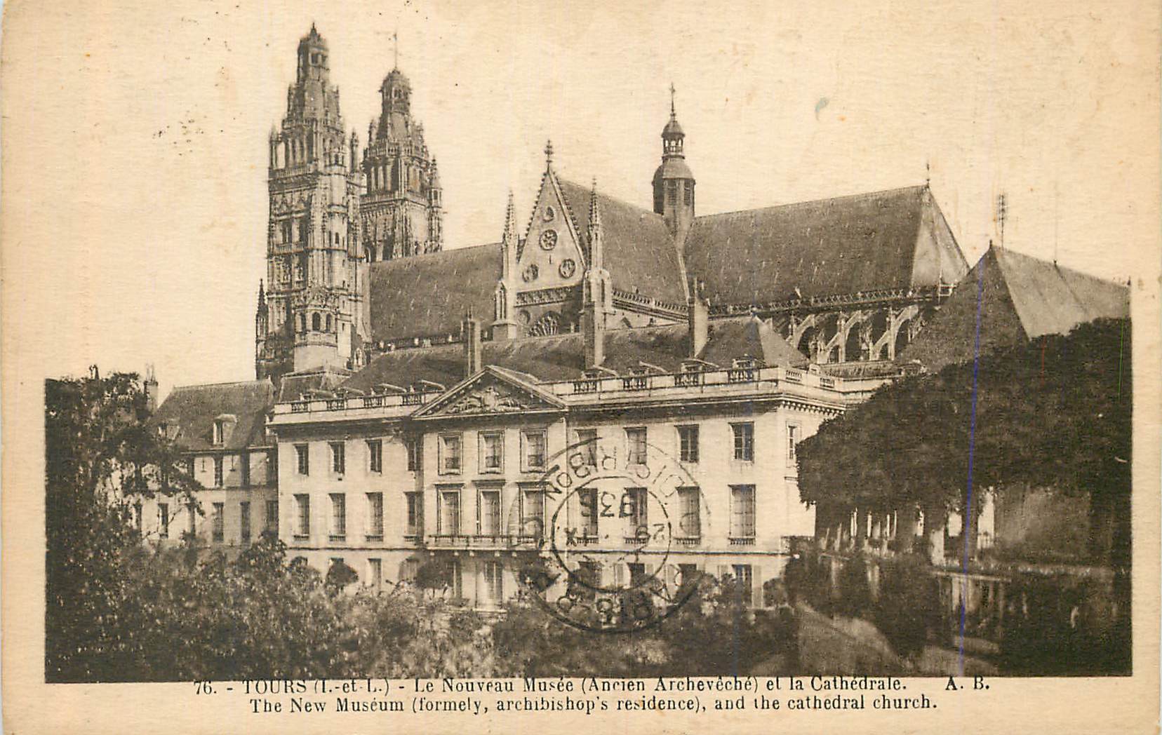 CPA Tours (I et L) Le Nouveau Musee (Ancien Archeveche) et la Cathedrale