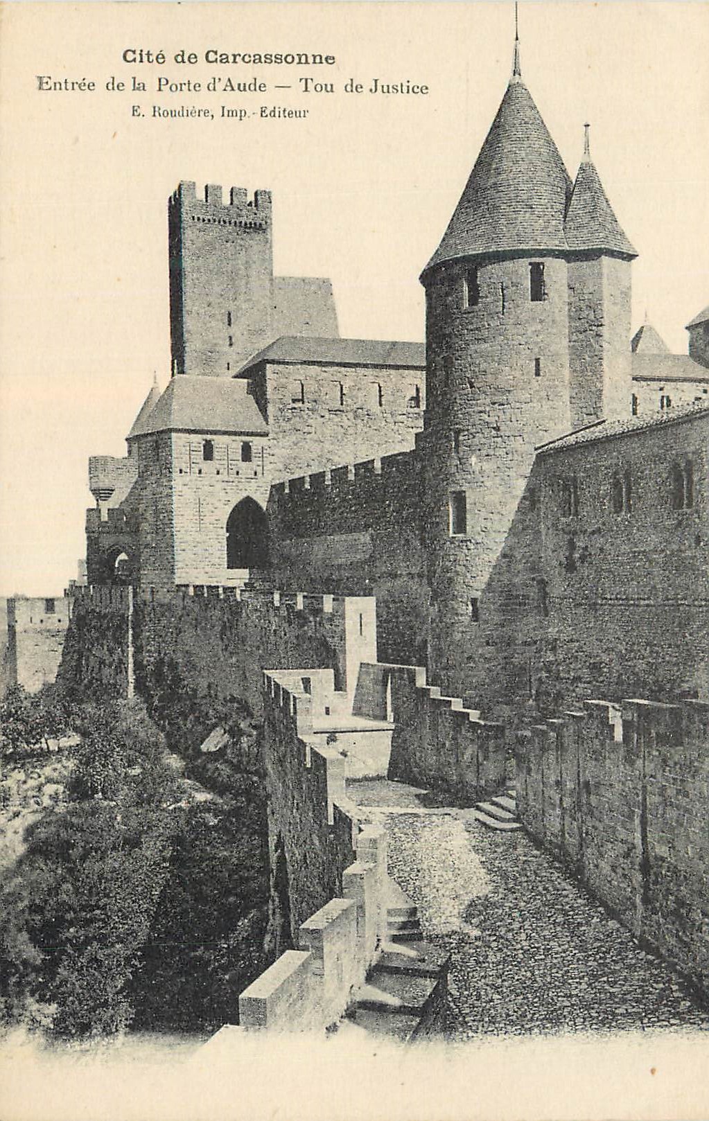 CPA Cite de Carcassonne Entree de la Porte d'Aude Tou de Justice