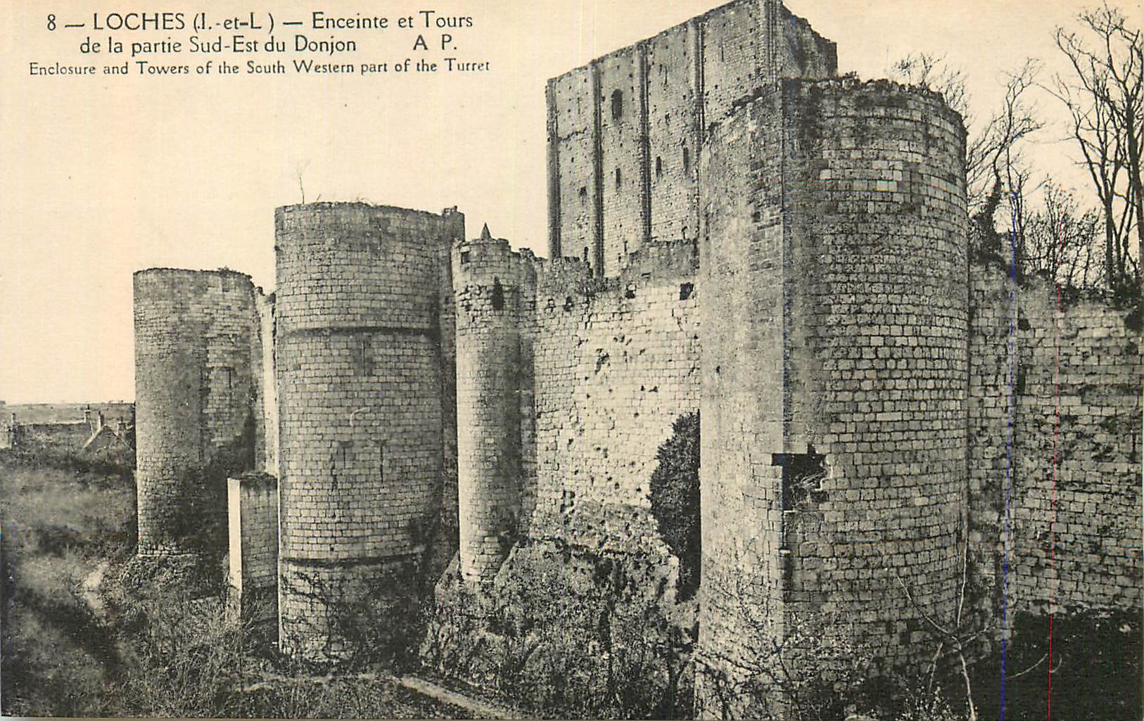 CPA Loches (I et L) Enceinte et Tours de la partie Sud Est du Donjon