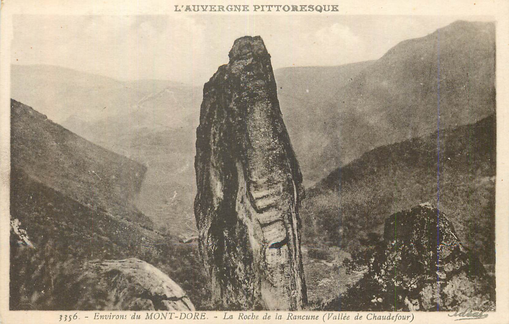 CPA L'Auvergne Pittoresque Environs du Mont Dore La Roche de la Rancune (Vallee de Chaudefour)