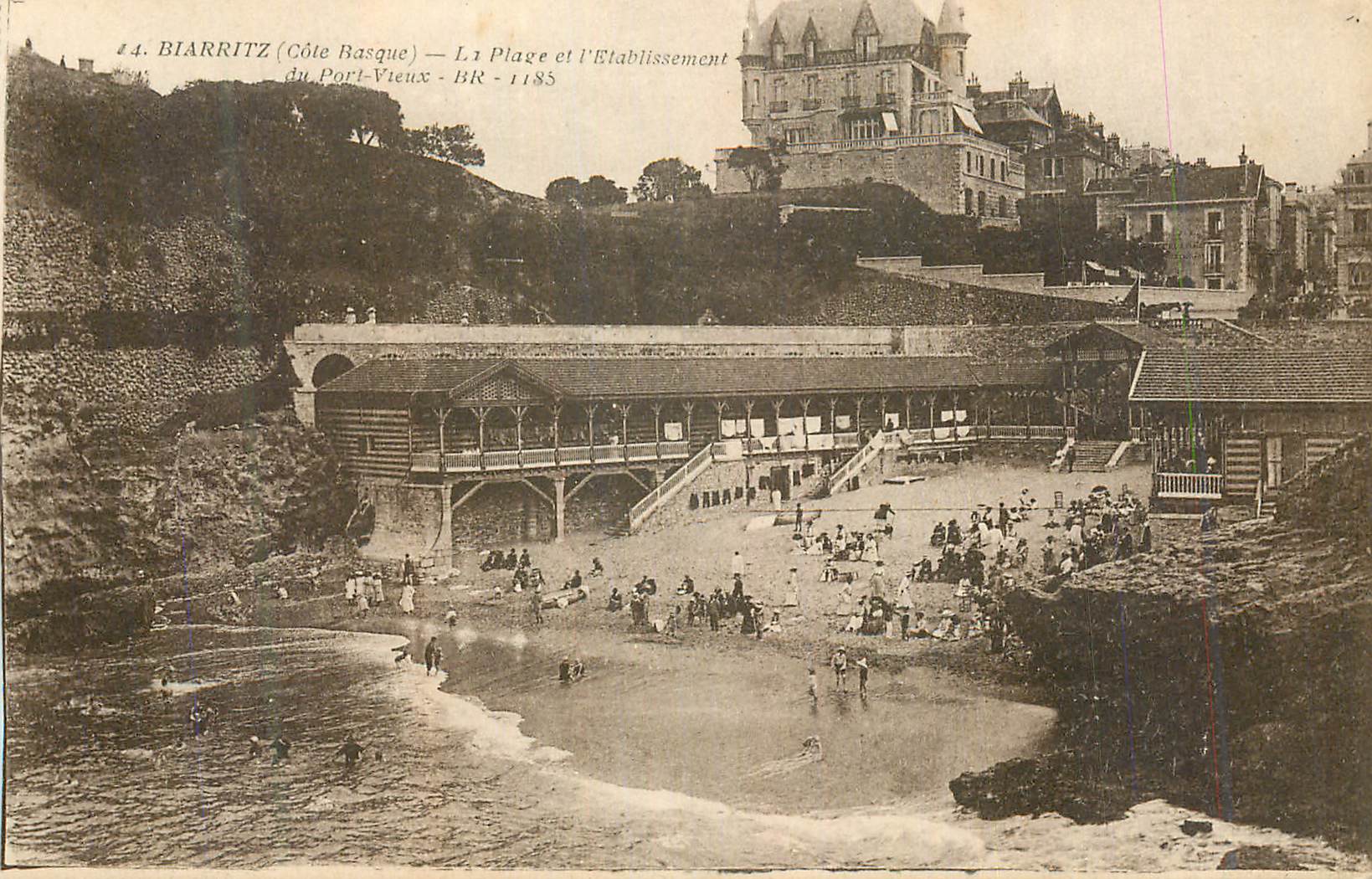 CPA Biarritz (Cote basque) La place et l'Etablissement du Port vieux