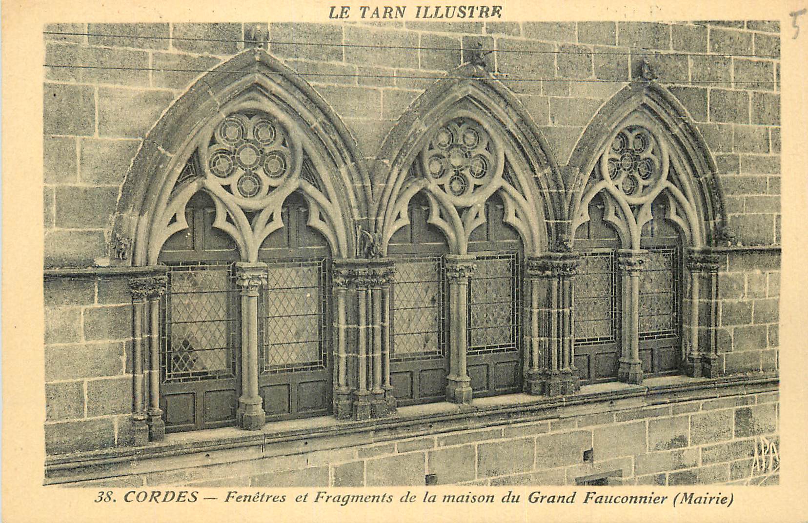CPA Le Tarn Illustre Cordes Fenetres et Fragment de la maison du Grand Fauconnier (Mairie)