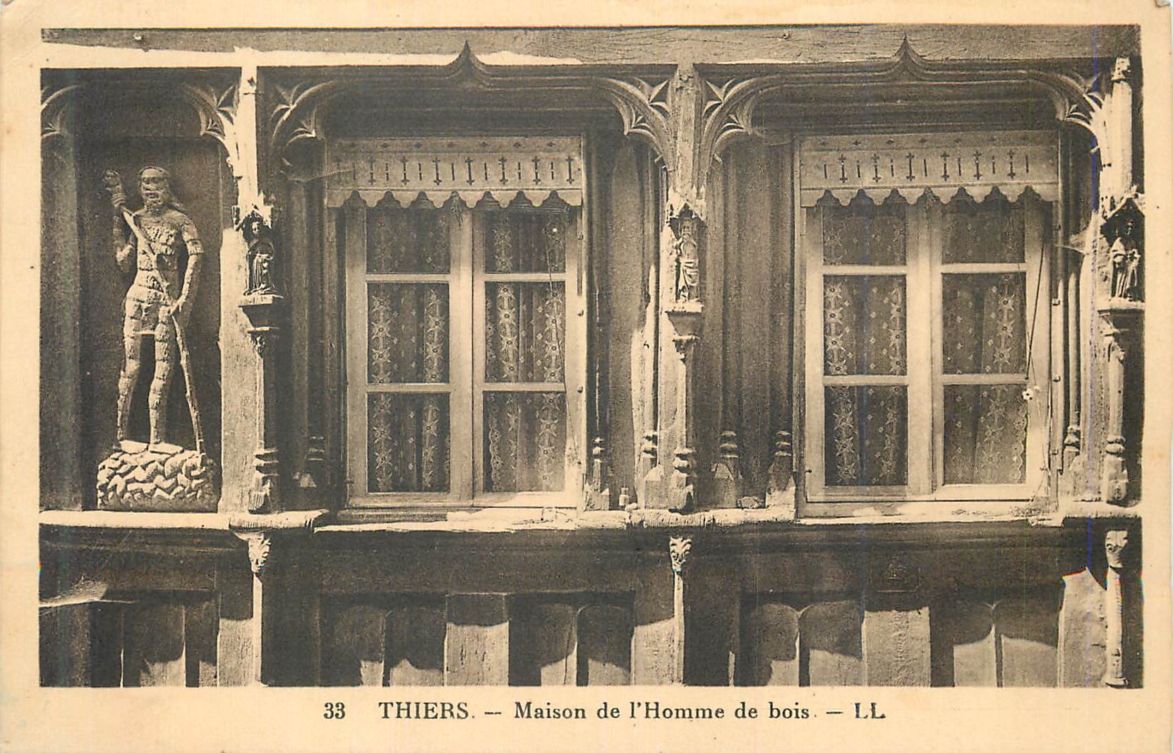 CPA Thiers Maison de l'Homme de bois