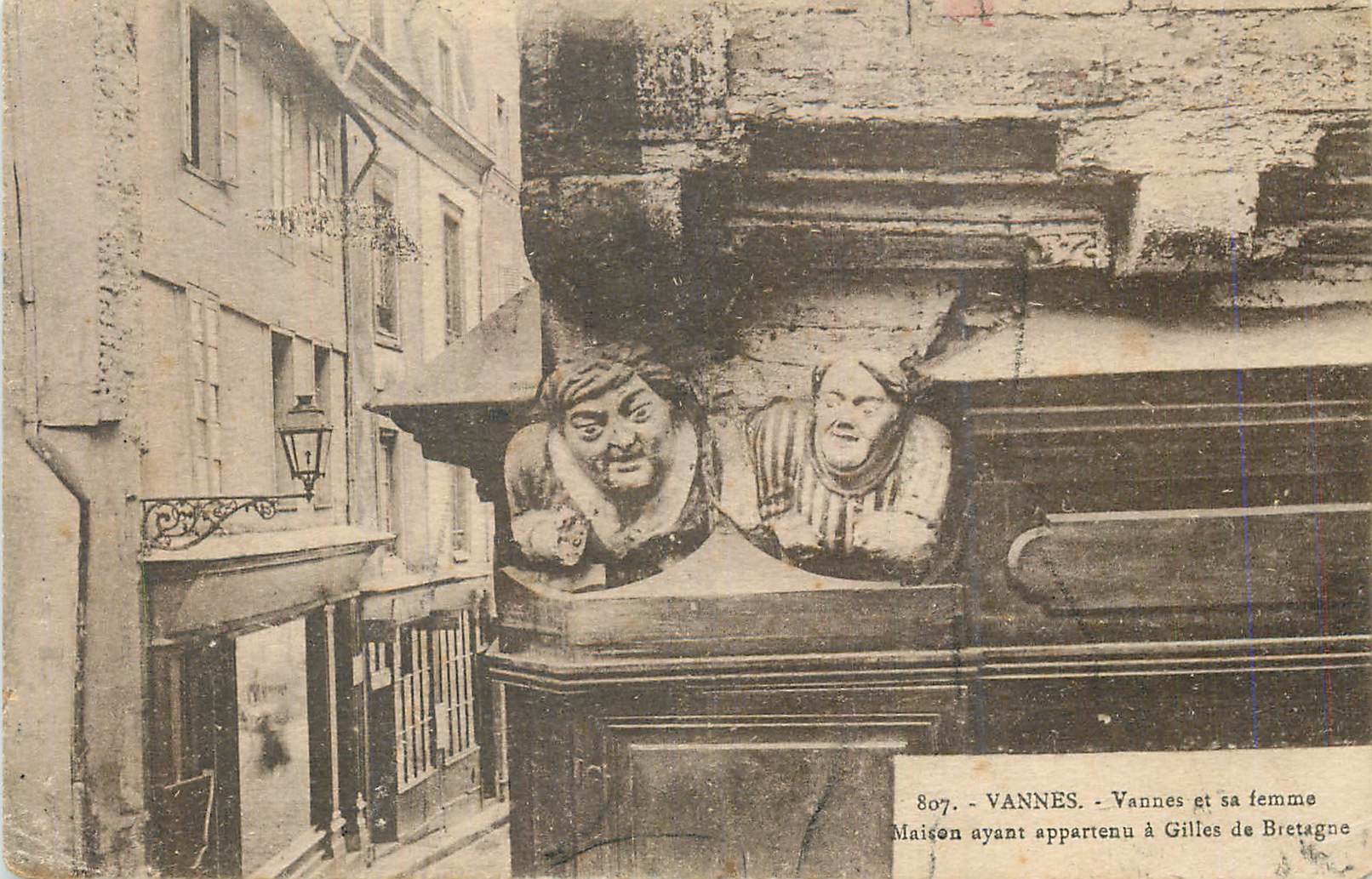 CPA Vannes et sa Femme Maison ayant appartenu a Gilles de Bretagne