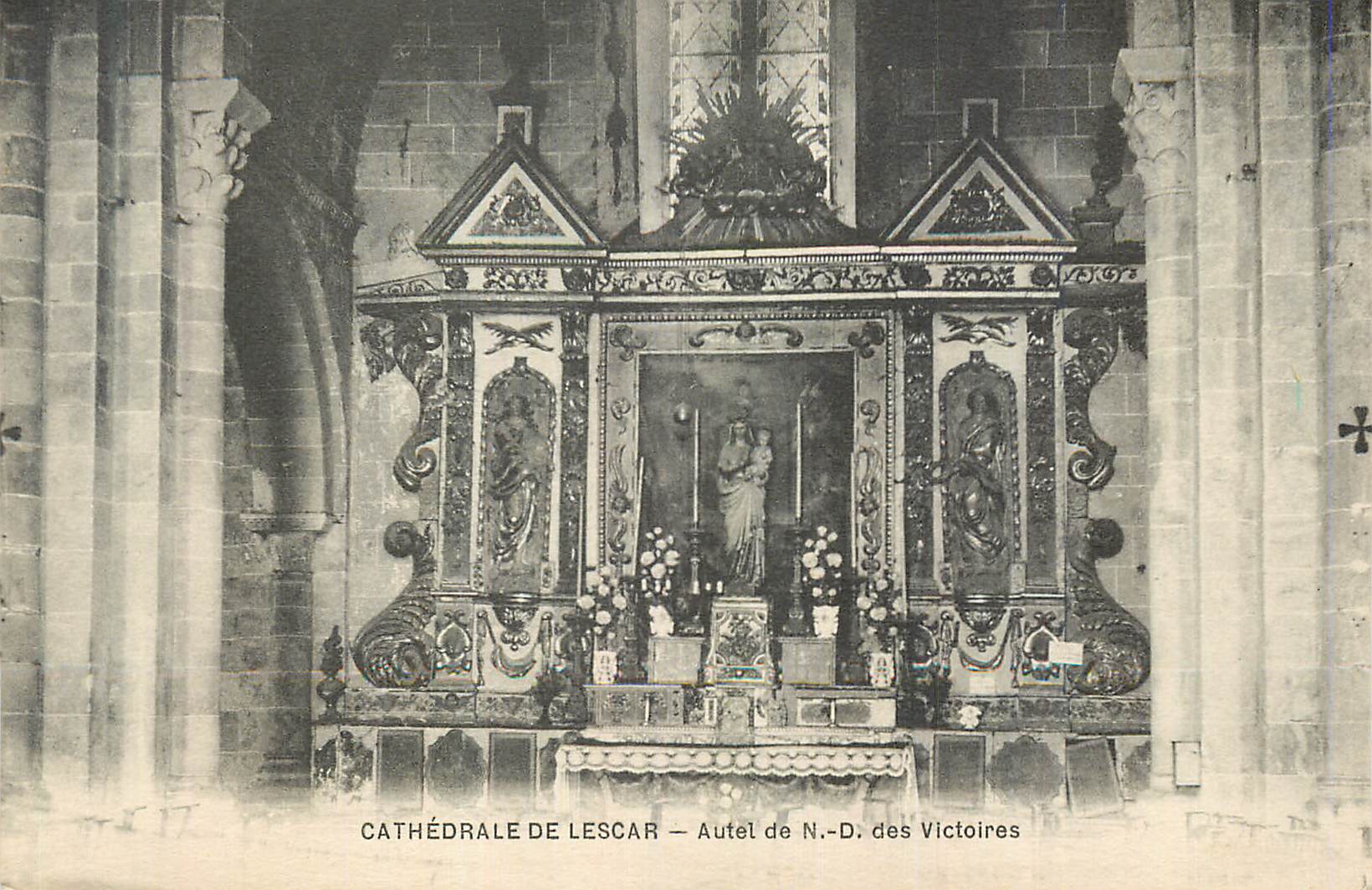 CPA Cathedrale de Lescar Autel de N D des Victoires