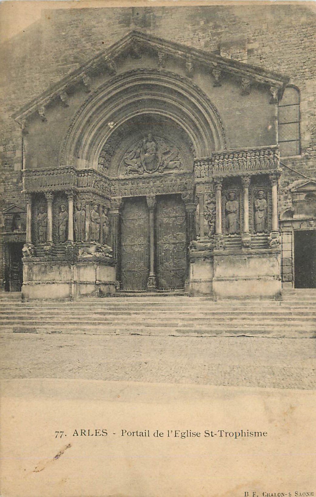 CPA Arles Portail de l'Eglise St Trophisme