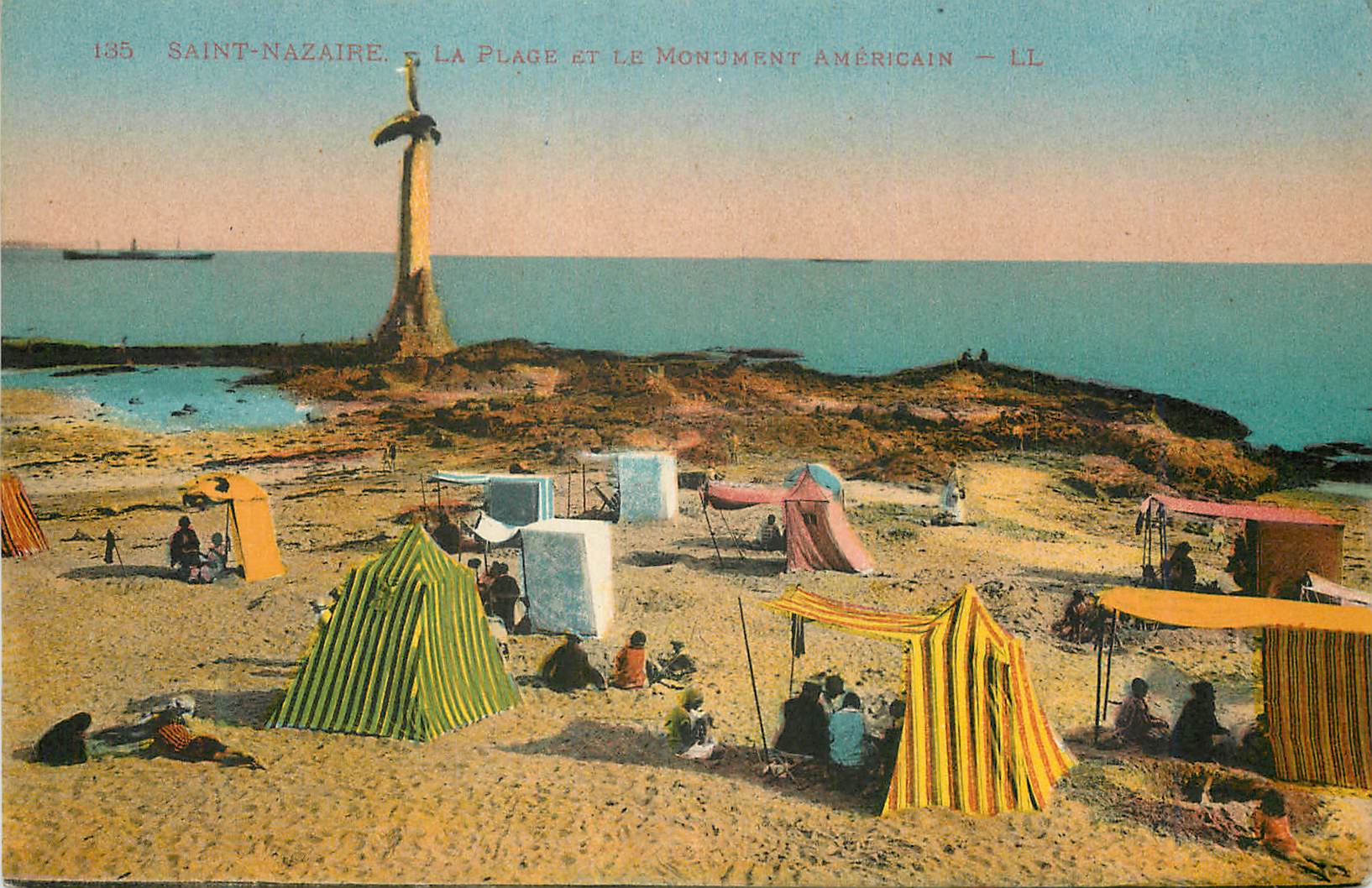 CPA Saint Nazaire La Plage et le Monument Americain