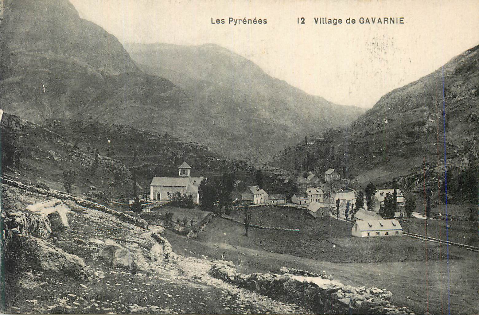CPA Les Pyrenees Village de Gavarnie