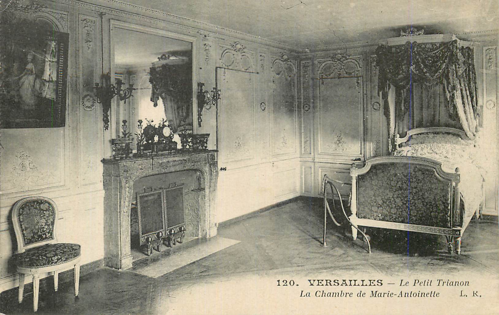 CPA Versailles Le Petit Trianon La Chambre de Marie Antoinette