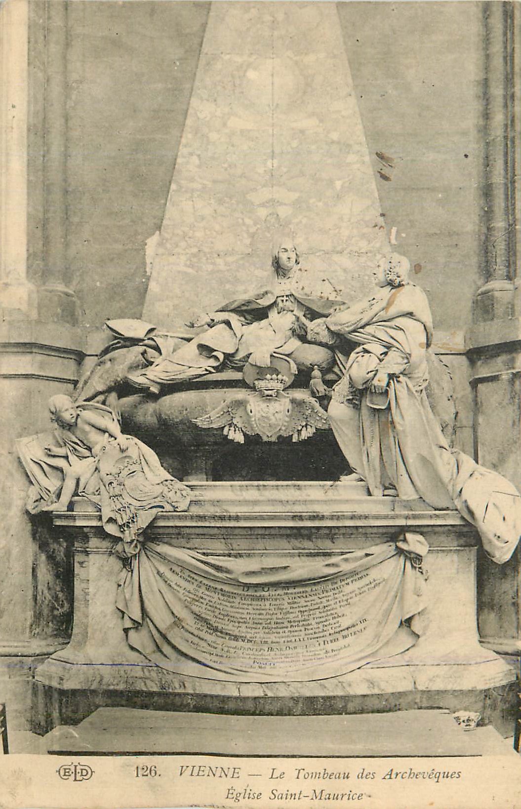 CPA Vienne Le Tombeau des Archeveques Eglise Saint Maurice