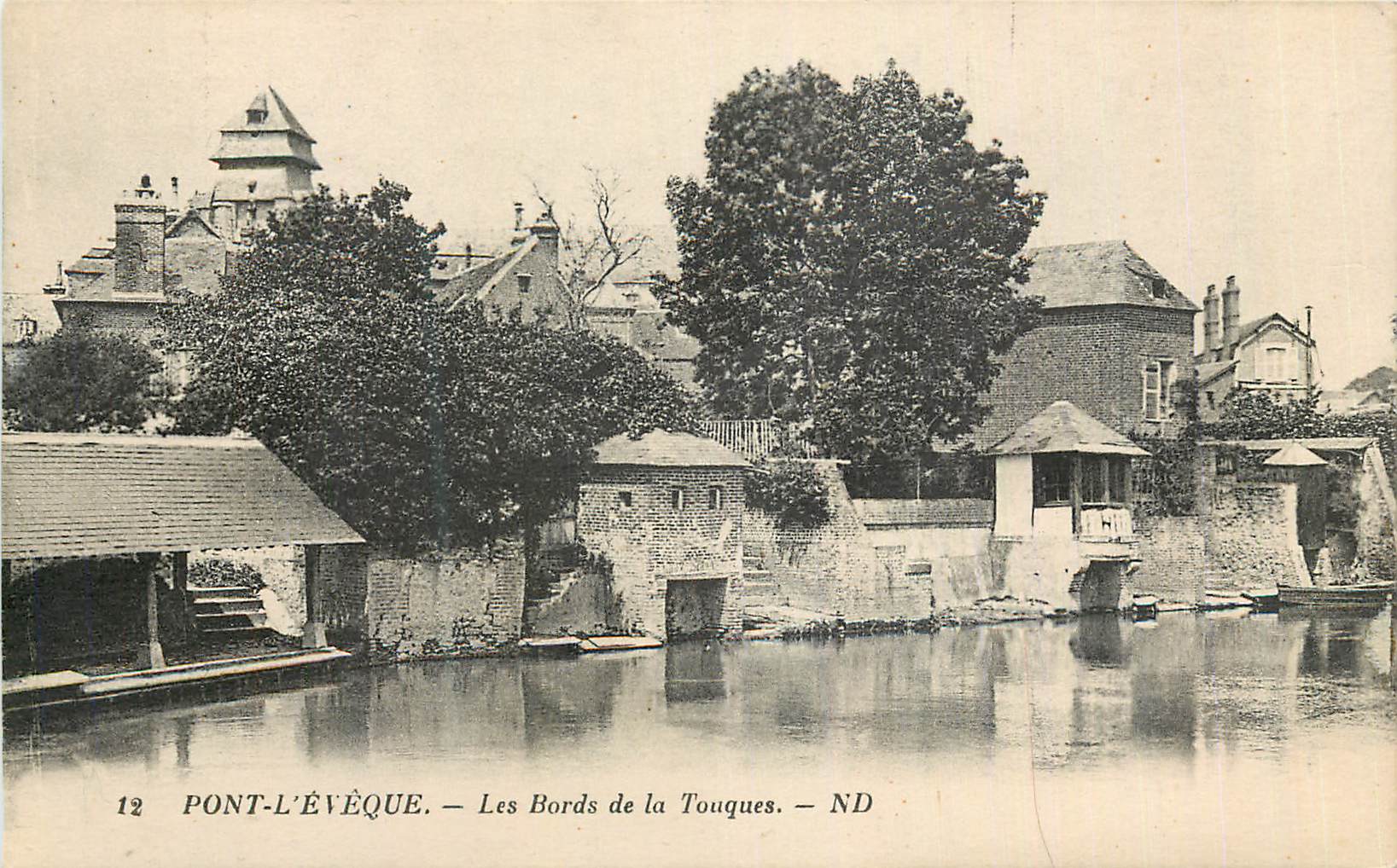 CPA Pont L'Eveque Les Bords de la Touques
