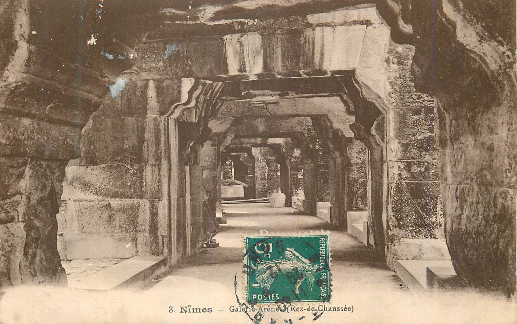 CPA Nimes Galerie Arenes (Rez de Chaussee)