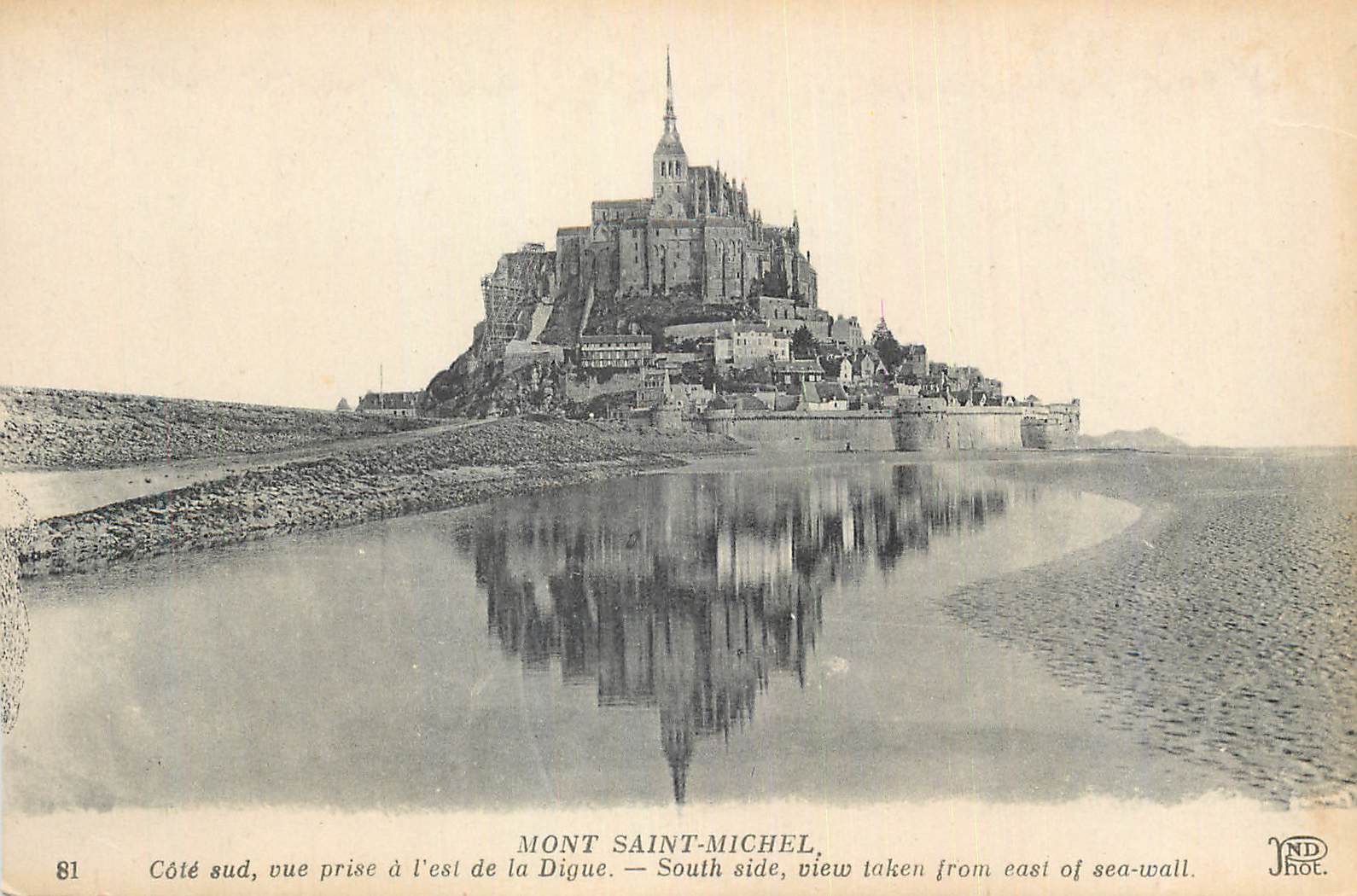 CPA Mont Saint Michel Cote sud vue prise a l'est de la Digue