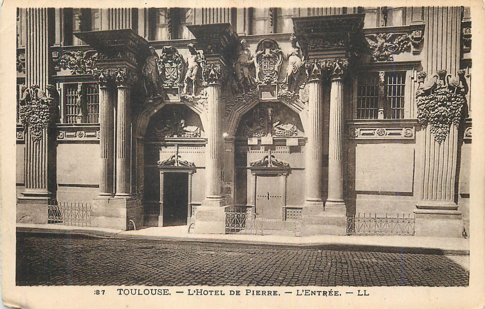 CPA Toulouse L'Hotel de Pierre l'Entree
