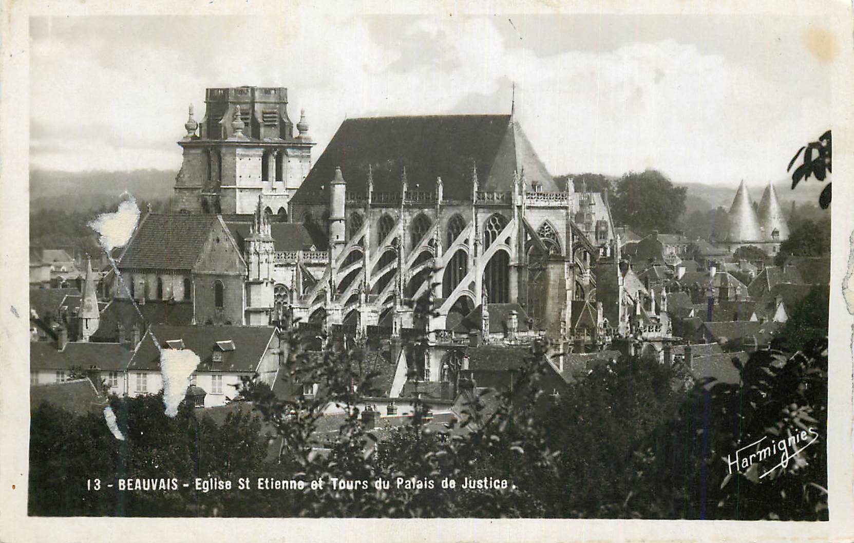 CPM Beauvais Eglise St Etienne et Tours du Palais de Justice