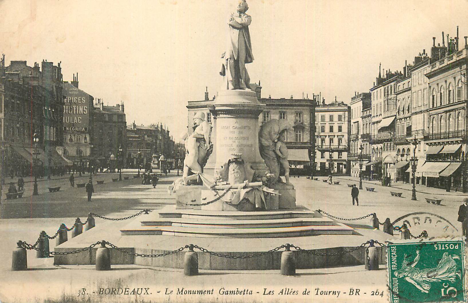 CPA Bordeaux Le Monument Gambetta Les Allees de Tourny