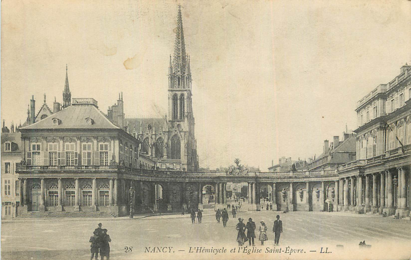 CPA Nancy L'Hemicycle et L'Eglise Saint Epyre