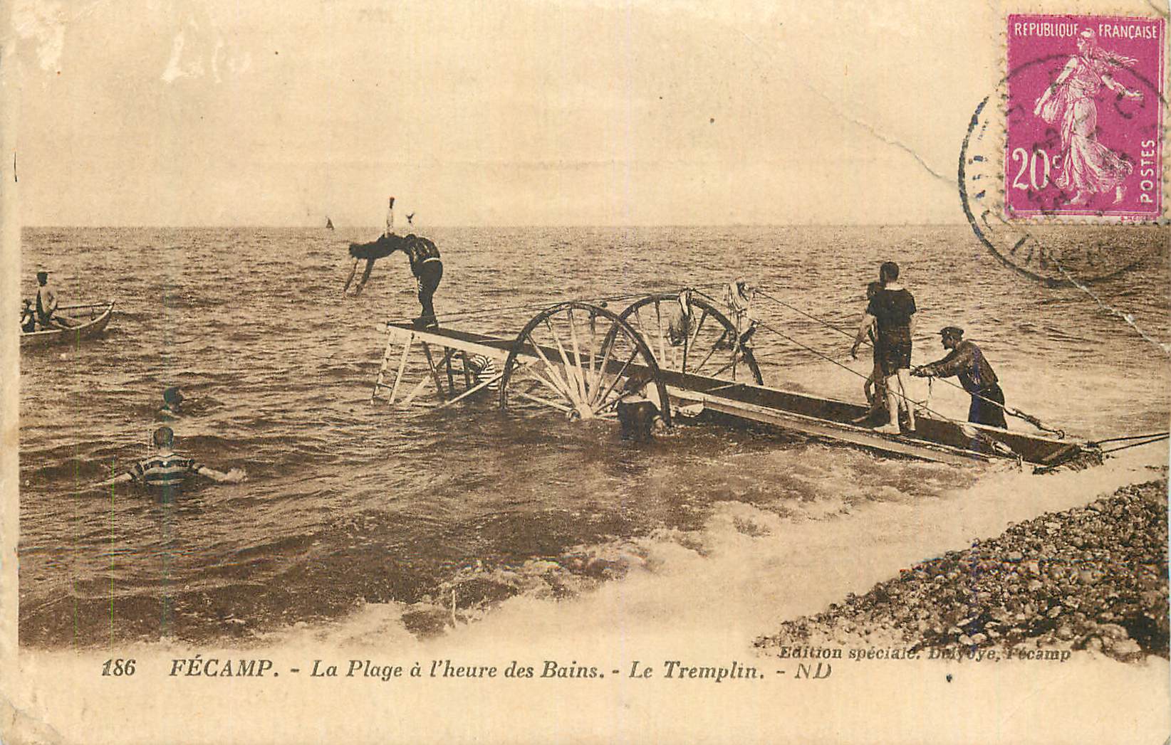 CPA Fecamp La Plage a l'heure des Bains Le Tremplin
